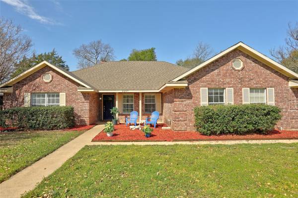 2207 Pecan Street, Bonham, TX 75418