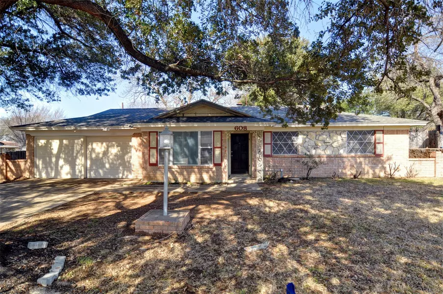 608 Lewis Drive, Hurst, TX 76054