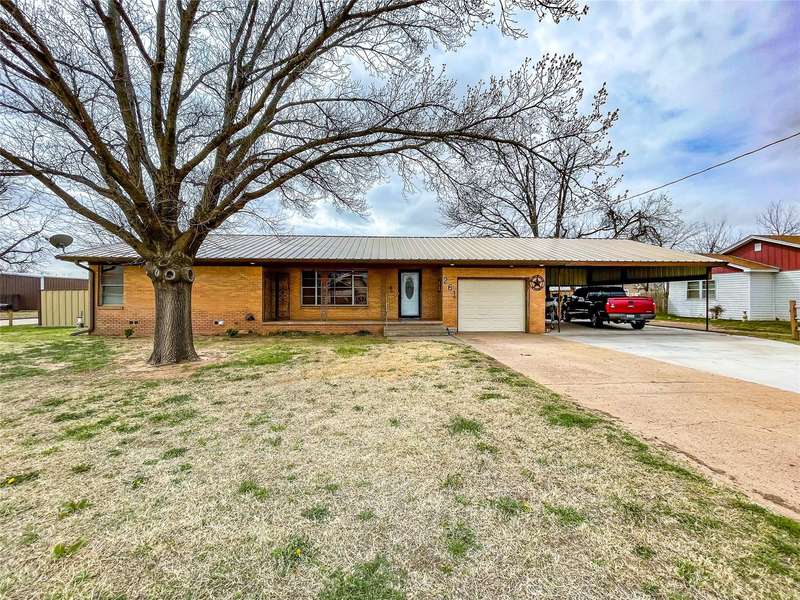 261 S 7th Avenue, Munday, TX 76371