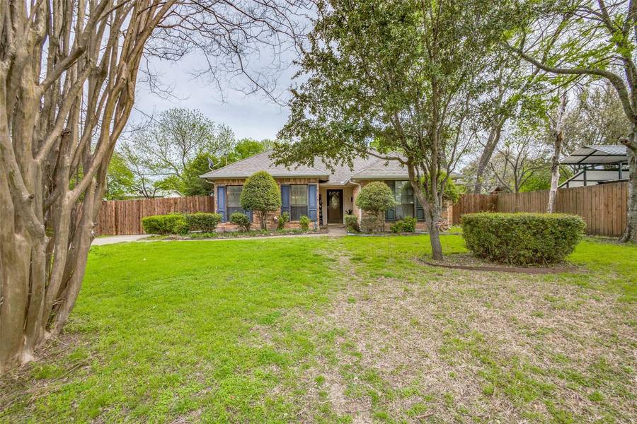 705 E Crockett Street, Ennis, TX 75119