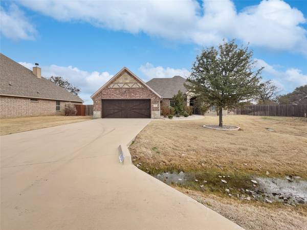 2910 Willow Ridge Circle, Granbury, TX 76049