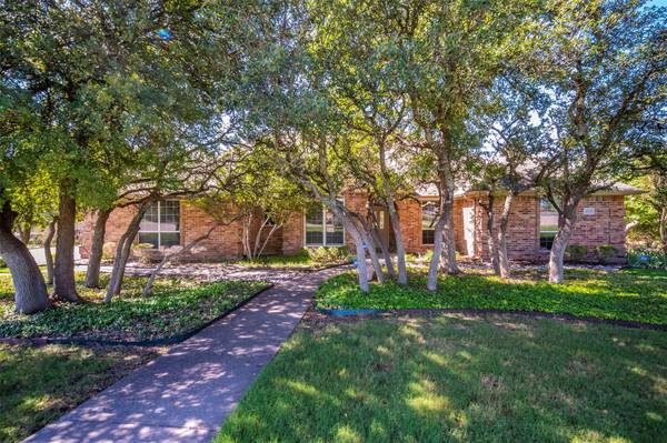 108 Georgetown Court,  Weatherford,  TX 76087