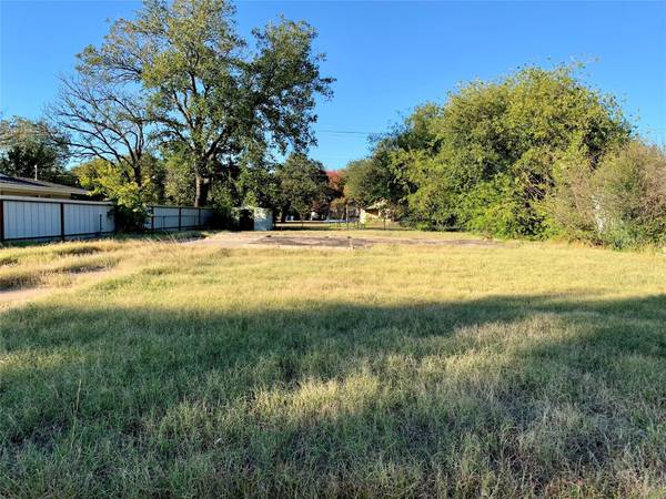 1313 N Rolling Hills Drive N, Graham, TX 76450