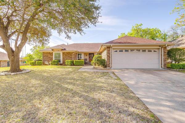 1128 Trinity Drive, Benbrook, TX 76126