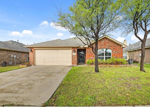 224 Spring Hollow Drive, Saginaw, TX 76131