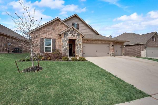 1569 Stanchion Way, Weatherford, TX 76087