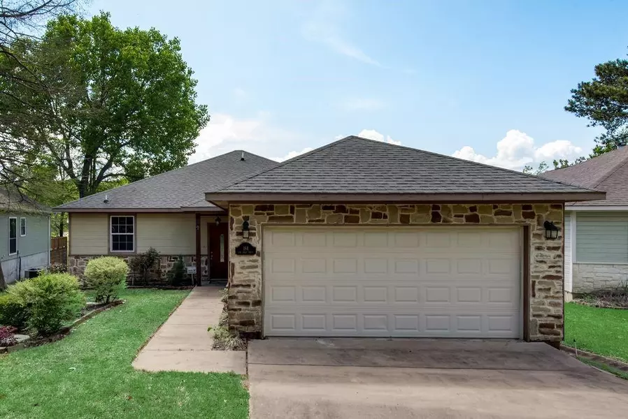 184 Oak Hills Drive, Mabank, TX 75156