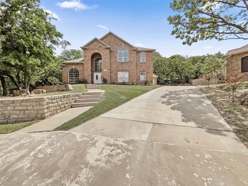 812 Buffalo Court, Crowley, TX 76036