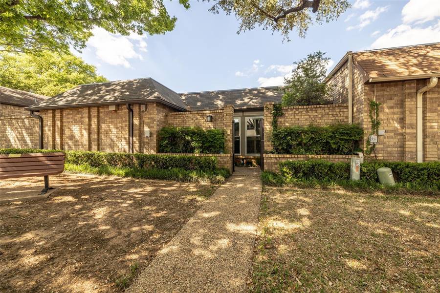 2211 Winter Sunday Way, Arlington, TX 76012