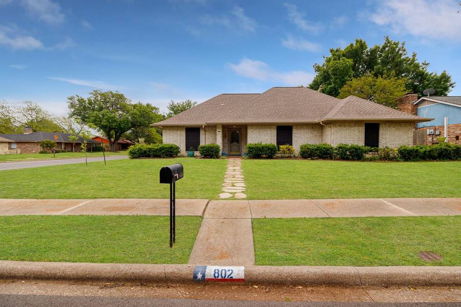 802 Fair Oaks Drive, Garland, TX 75040