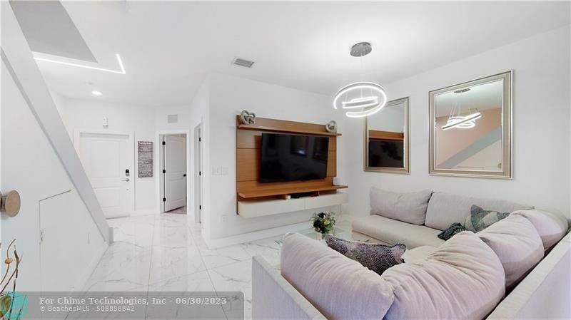 Miami, FL 33179,300 NE 208th terr  #300