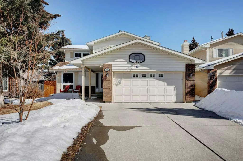 Calgary, AB T2W 4L5,44 Woodmont Rise SW