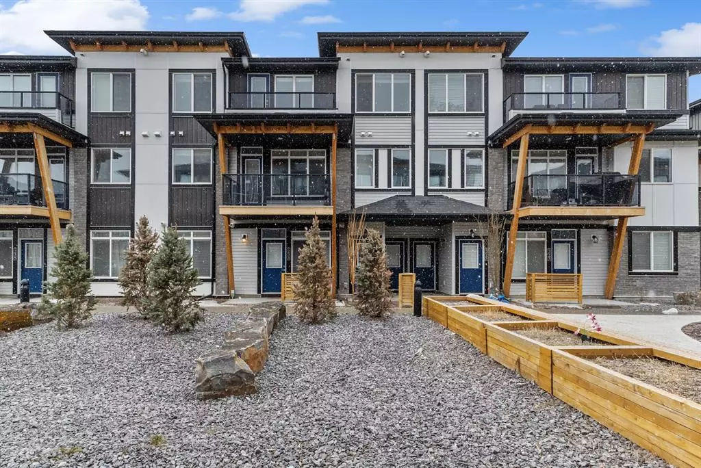 Calgary, AB T3J 0Y3,231 Savanna WALK NE