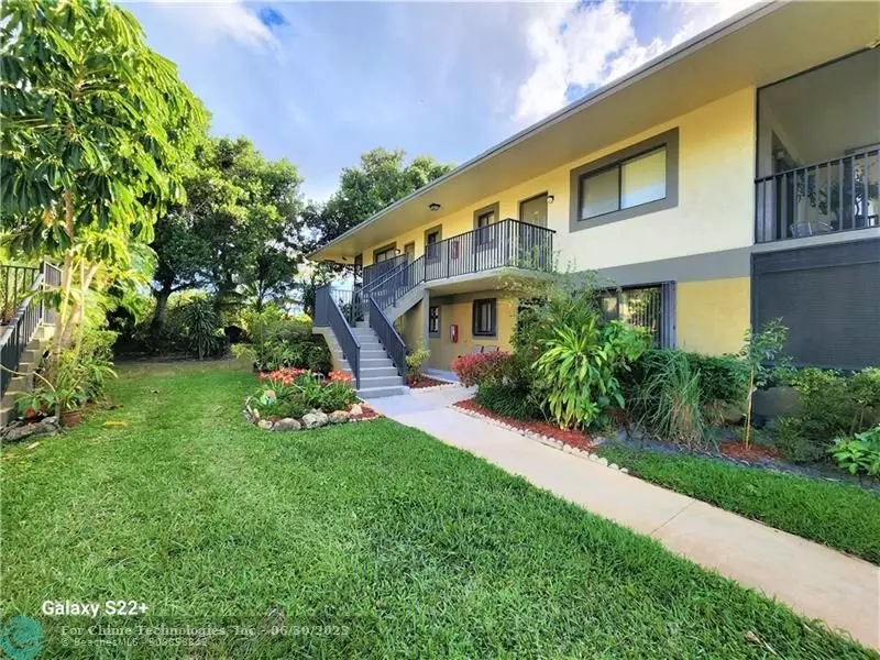 Deerfield Beach, FL 33441,632 Trace Cir  #202