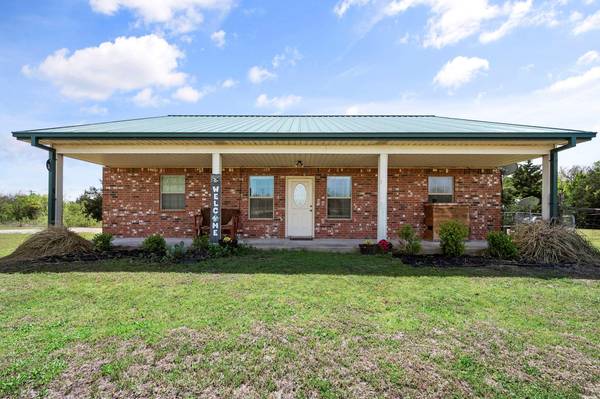 600 N Elm Street, Blooming Grove, TX 76626