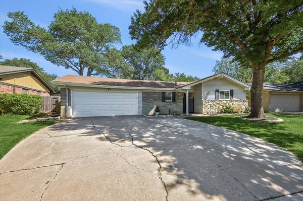 736 Ponderosa Drive, Hurst, TX 76053