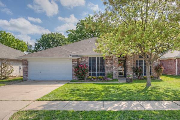 1127 Darren Drive, Burleson, TX 76028