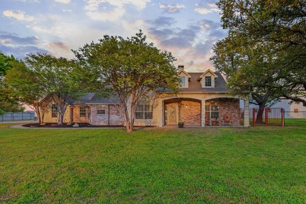 212 Megan Court, Hudson Oaks, TX 76087