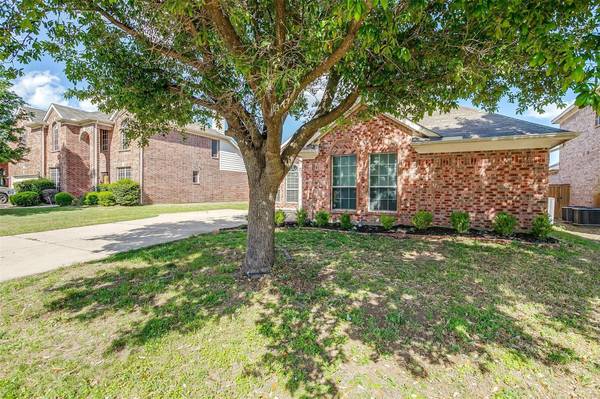 804 Chestnut Avenue, Burleson, TX 76028