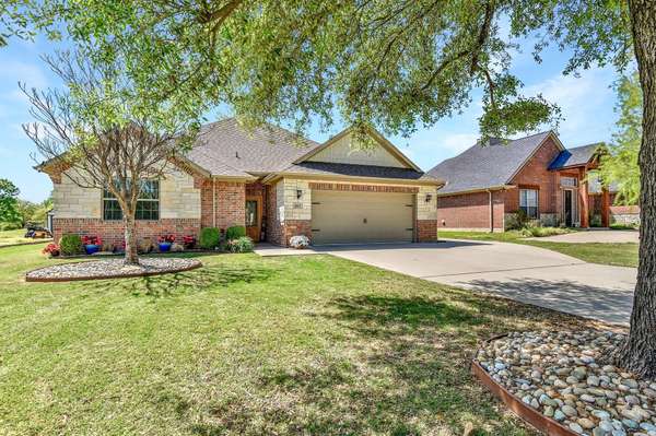 207 Cayuga Trail, Lake Kiowa, TX 76240