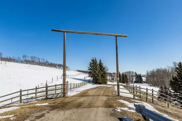 Rural Rocky View County, AB T4C 1A1,275042 Range Road 42