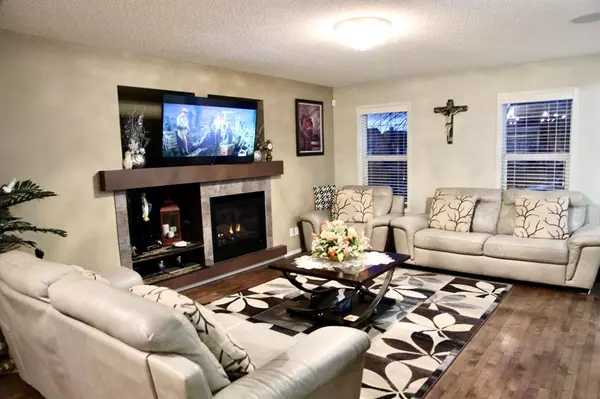 Calgary, AB T3K 5Z8,231 COVEPARK PL NE