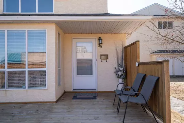 Calgary, AB T2Y 3J6,35 Millrose PL SW