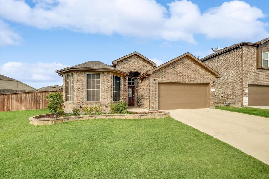 9201 Flying Eagle Lane, Fort Worth, TX 76131