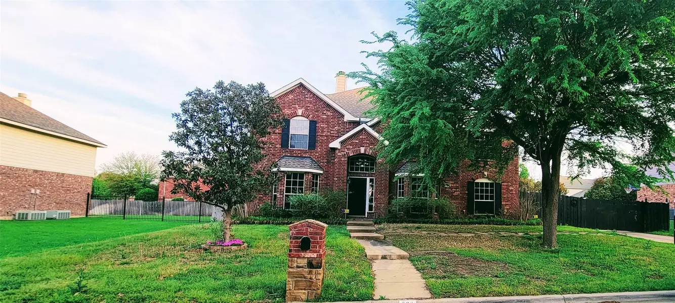 708 Saint Eric Drive, Mansfield, TX 76063