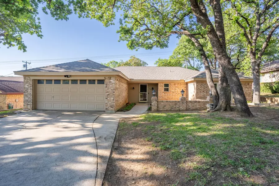 1704 Post Oak Drive, Bedford, TX 76021