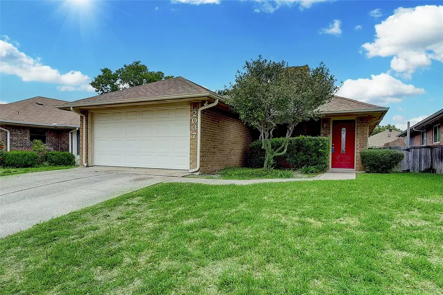 2037 Avignon Drive, Carrollton, TX 75007