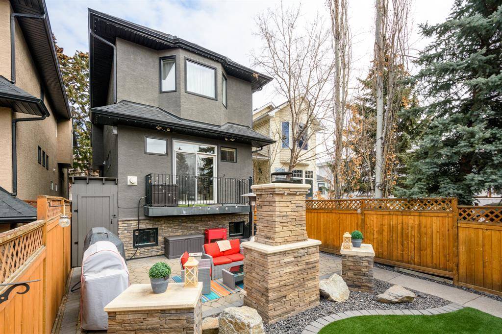 Calgary, AB T2N 1A3,2409 7 AVE NW