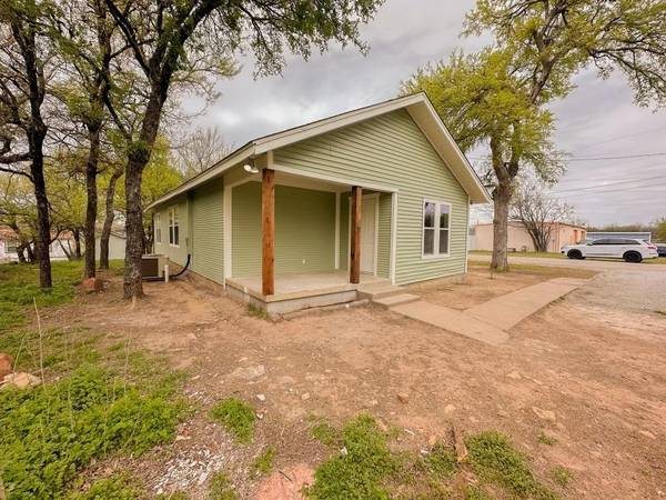 2402 SW 5th Avenue, Mineral Wells, TX 76067