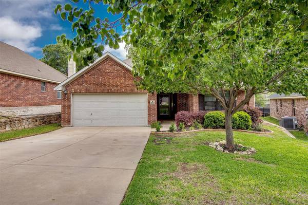 2832 Greenway Drive, Burleson, TX 76028