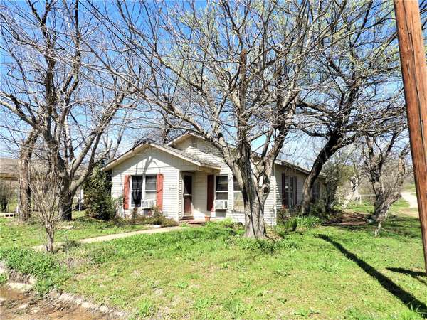 402 W College Street, Jacksboro, TX 76458