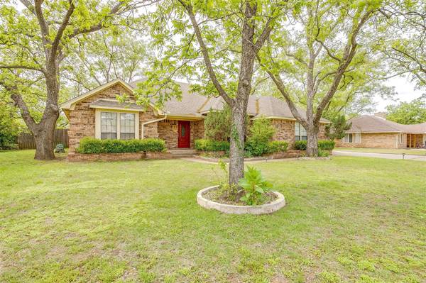 9202 Hanging Moss Drive, Granbury, TX 76049