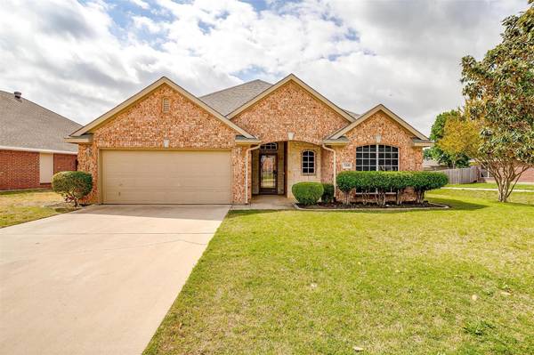 5108 Roundtree Court, Haltom City, TX 76137