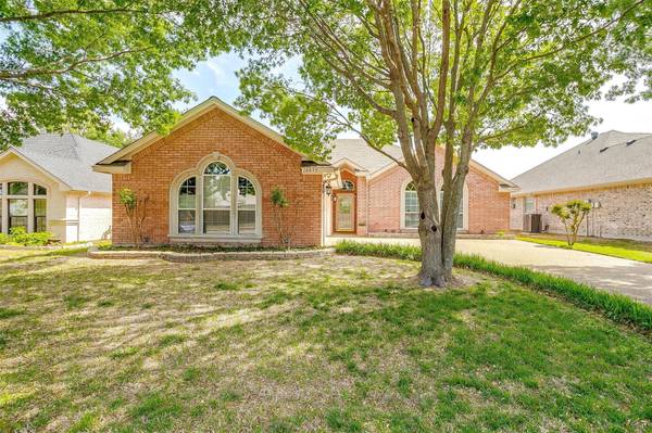 10833 Whitestone Ranch Road, Benbrook, TX 76126