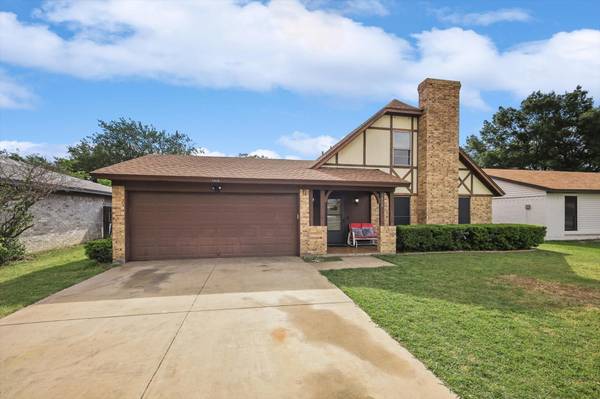 5808 Denise Drive, Haltom City, TX 76148