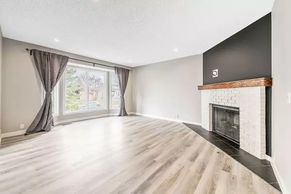 Calgary, AB T3K1H4,25 Bermuda PL NW