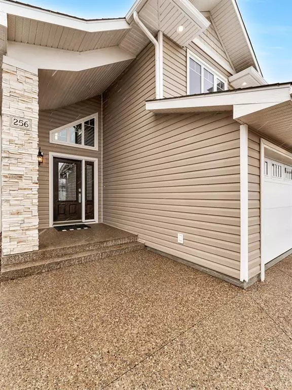 Medicine Hat, AB T1B0M4,256 Somerside WAY SE