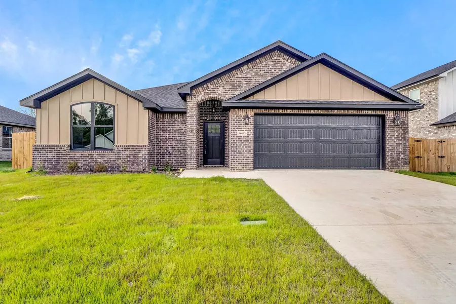 16013 Crossing Circle, Lindale, TX 75771