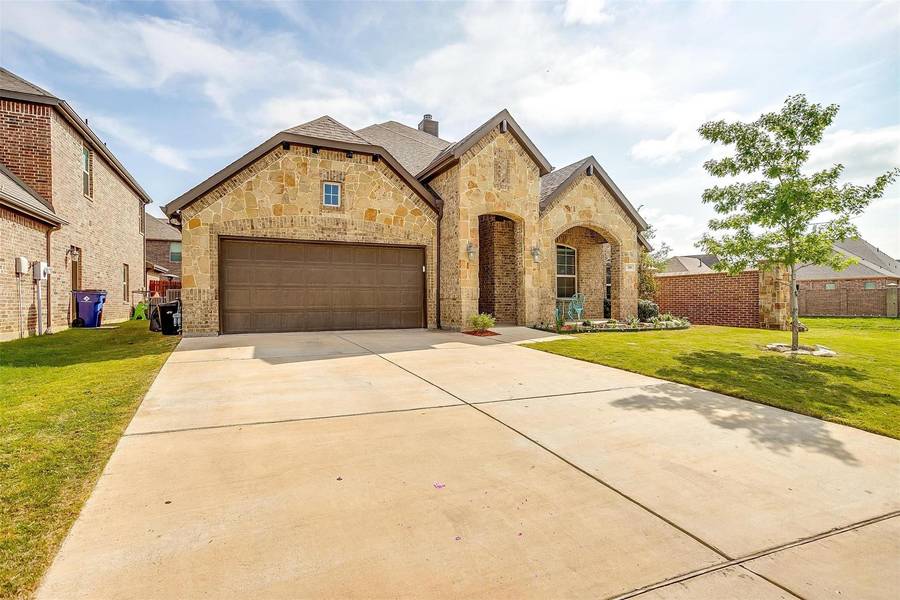 200 Hawks Ridge Trail, Burleson, TX 76028