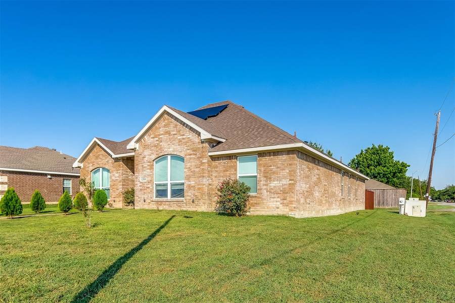 1201 Roan Drive, Lancaster, TX 75134