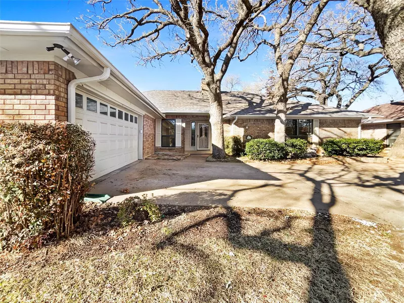 4103 Woodcastle Court, Arlington, TX 76016