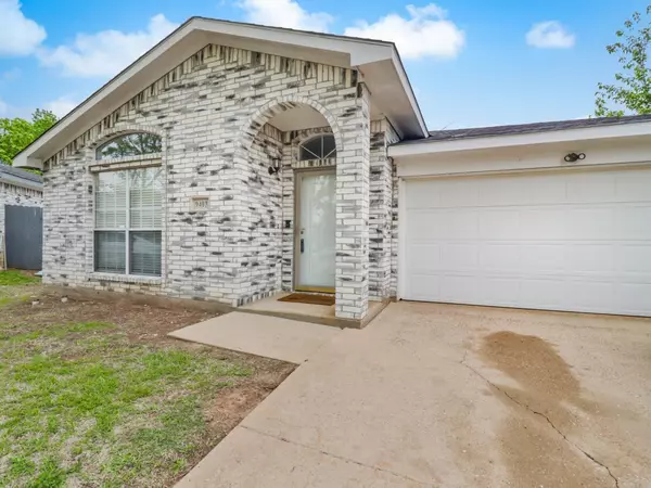 9403 Crimnson,  Dallas,  TX 75217