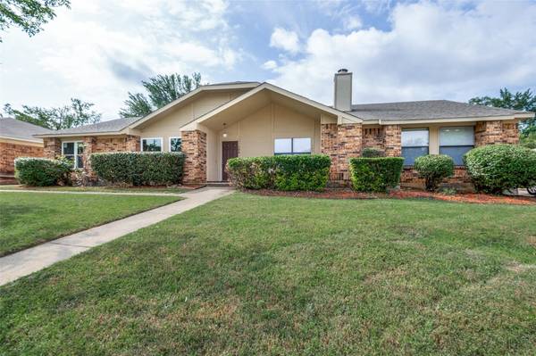 105 Hickory Springs Drive, Euless, TX 76039