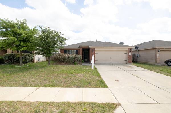 709 Lazy Crest Drive, Fort Worth, TX 76140