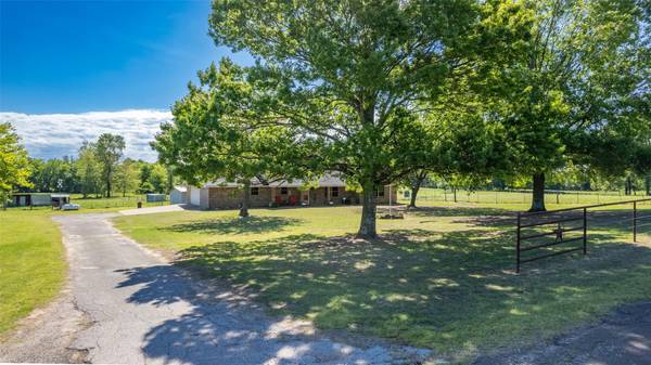 2495 County Road 2421, Como, TX 75431