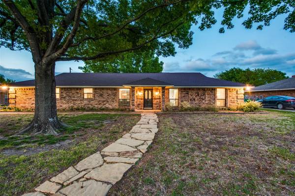 126 Larry Drive, Heath, TX 75032